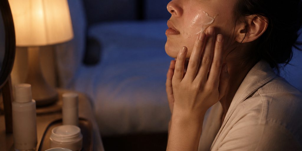 08-22-2026 F Tretinoin Seasonal Skincare How to Use Tretinoin in Summer Responsibly